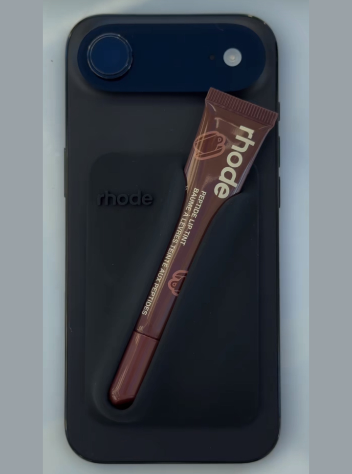 snap-on lip case - Lip holder with MagSafe - disponivel em